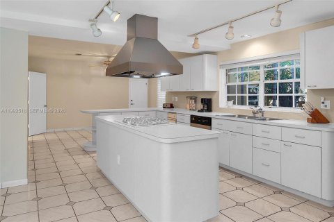 Villa ou maison à vendre à Miami Beach, Floride: 5 chambres, 558.44 m2 № 2064179 - photo 11