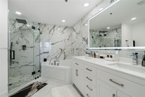 Condominio en venta en Aventura, Florida, 3 dormitorios, 126.53 m2 № 2035854 - foto 13