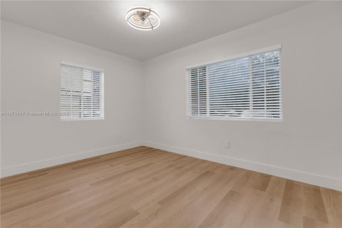 House in Miami, Florida 3 bedrooms, 104.05 sq.m. № 1925392 - photo 5