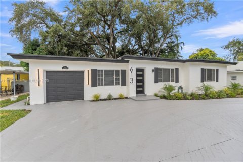 House in Miami, Florida 3 bedrooms, 104.05 sq.m. № 1925392