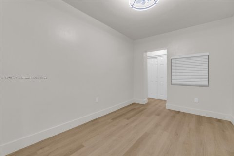 House in Miami, Florida 3 bedrooms, 104.05 sq.m. № 1925392 - photo 12