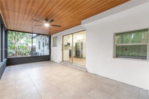 House in Miami, Florida 3 bedrooms, 104.05 sq.m. № 1925392 - photo 23