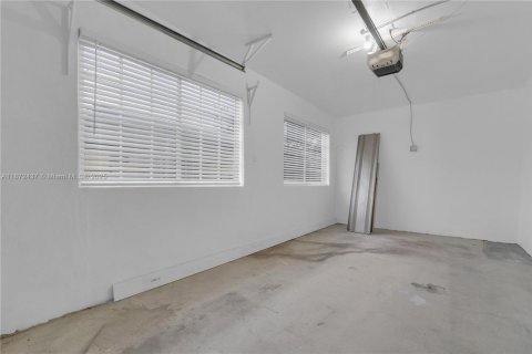 House in Miami, Florida 3 bedrooms, 104.05 sq.m. № 1925392 - photo 24