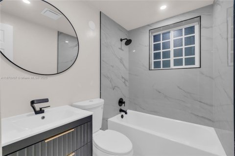House in Miami, Florida 3 bedrooms, 104.05 sq.m. № 1925392 - photo 7