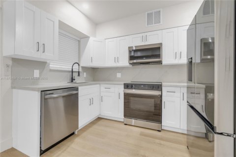 House in Miami, Florida 3 bedrooms, 104.05 sq.m. № 1925392 - photo 4