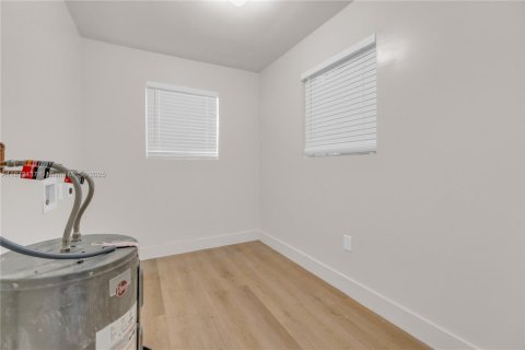 House in Miami, Florida 3 bedrooms, 104.05 sq.m. № 1925392 - photo 25