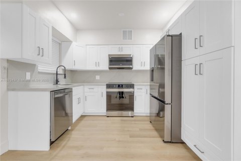 House in Miami, Florida 3 bedrooms, 104.05 sq.m. № 1925392 - photo 3