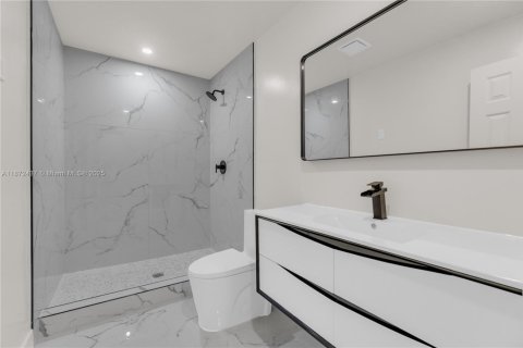 House in Miami, Florida 3 bedrooms, 104.05 sq.m. № 1925392 - photo 9