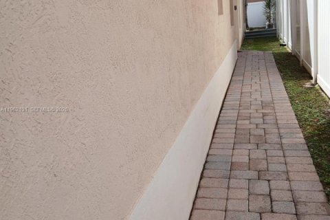 Снять в аренду виллу или дом в Хомстед, Флорида 3 спальни, 130.81м2, № 2023761 - фото 11