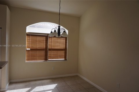 Снять в аренду виллу или дом в Хомстед, Флорида 3 спальни, 130.81м2, № 2023761 - фото 3