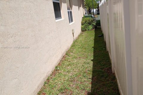 Снять в аренду виллу или дом в Хомстед, Флорида 3 спальни, 130.81м2, № 2023761 - фото 12