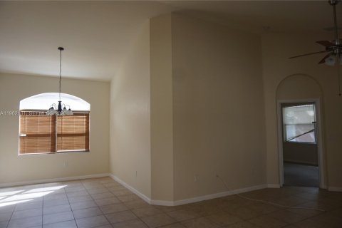 Снять в аренду виллу или дом в Хомстед, Флорида 3 спальни, 130.81м2, № 2023761 - фото 6