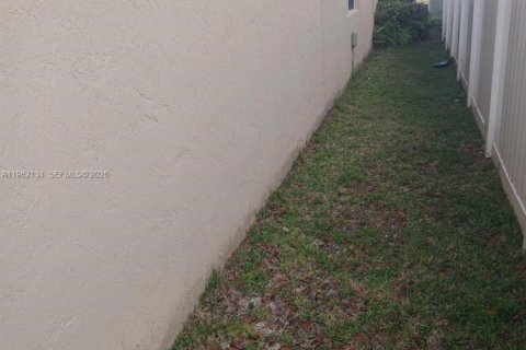 Снять в аренду виллу или дом в Хомстед, Флорида 3 спальни, 130.81м2, № 2023761 - фото 13