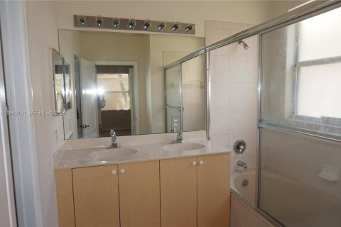 Снять в аренду виллу или дом в Хомстед, Флорида 3 спальни, 130.81м2, № 2023761 - фото 4