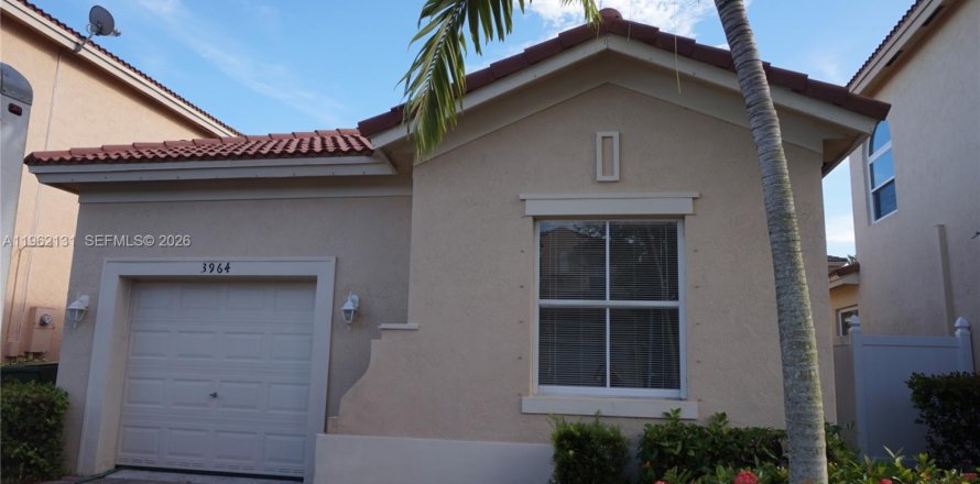 Дом в Хомстед, Флорида 3 спальни, 130.81м2 № 2023761