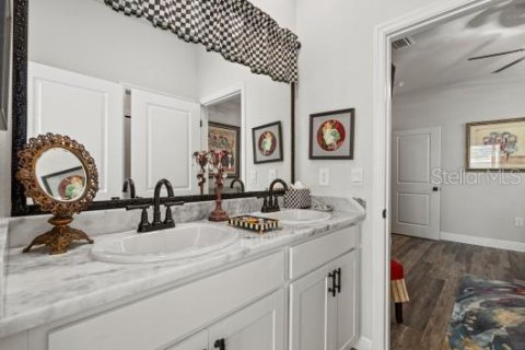 House in Bradenton, Florida 4 bedrooms, 263.66 sq.m. № 1893573 - photo 4