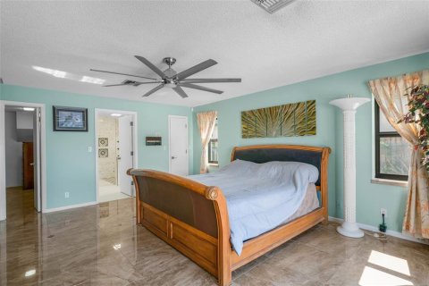 House in Crystal River, Florida 5 bedrooms, 344.57 sq.m. № 1644482 - photo 29