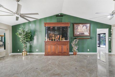 House in Crystal River, Florida 5 bedrooms, 344.57 sq.m. № 1644482 - photo 18