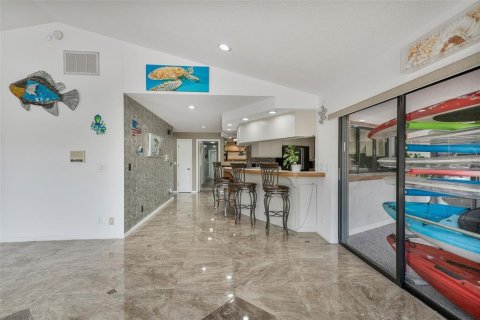 House in Crystal River, Florida 5 bedrooms, 344.57 sq.m. № 1644482 - photo 21