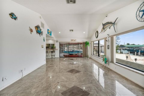 House in Crystal River, Florida 5 bedrooms, 344.57 sq.m. № 1644482 - photo 22