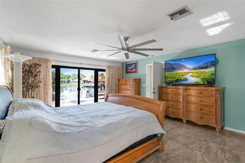 House in Crystal River, Florida 5 bedrooms, 344.57 sq.m. № 1644482 - photo 28