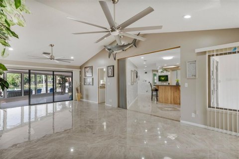 House in Crystal River, Florida 5 bedrooms, 344.57 sq.m. № 1644482 - photo 19