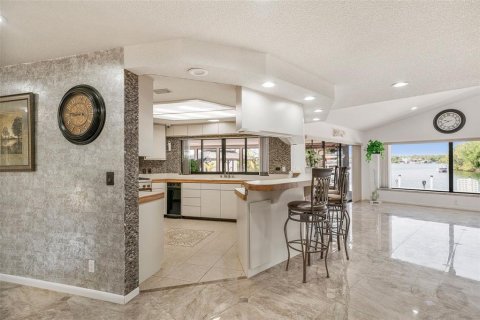 House in Crystal River, Florida 5 bedrooms, 344.57 sq.m. № 1644482 - photo 13