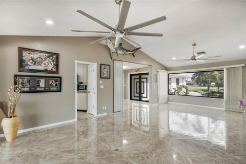 House in Crystal River, Florida 5 bedrooms, 344.57 sq.m. № 1644482 - photo 14