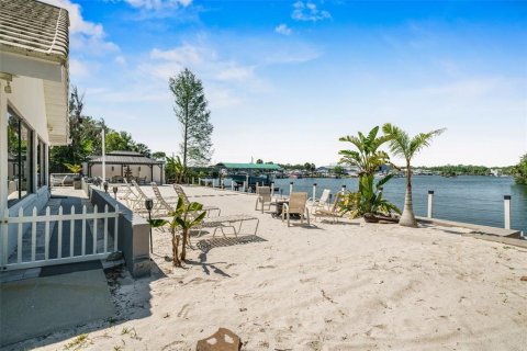 House in Crystal River, Florida 5 bedrooms, 344.57 sq.m. № 1644482 - photo 4