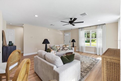 House in Bushnell, Florida 3 bedrooms, 134.8 sq.m. № 2230528 - photo 9