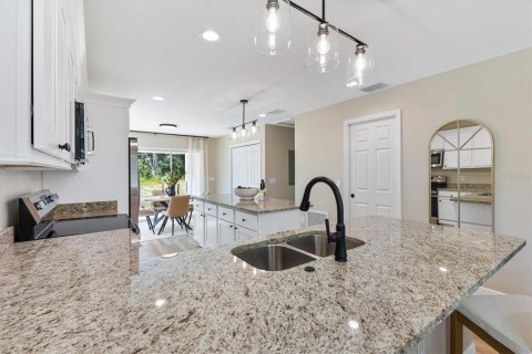 House in Bushnell, Florida 3 bedrooms, 134.8 sq.m. № 2230528 - photo 10