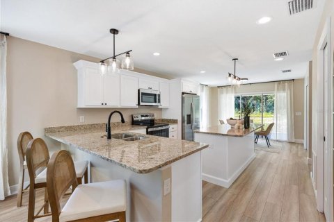 House in Bushnell, Florida 3 bedrooms, 134.8 sq.m. № 2230528 - photo 3