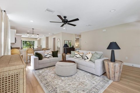 House in Bushnell, Florida 3 bedrooms, 134.8 sq.m. № 2230528 - photo 2