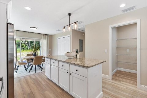 House in Bushnell, Florida 3 bedrooms, 134.8 sq.m. № 2230528 - photo 11