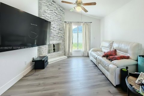 Casa en venta en Orlando, Florida, 3 dormitorios, 148.55 m2 № 2062812 - foto 12