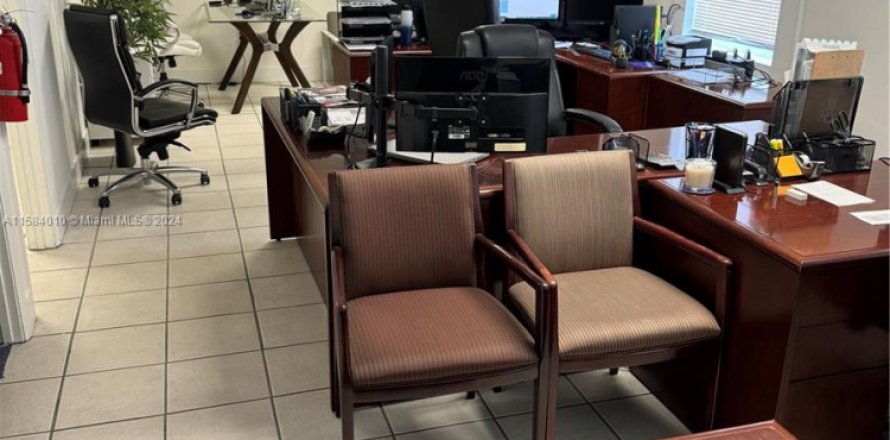 Propiedad comercial en Doral, Florida № 1168640