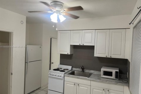 House in Hollywood, Florida 46.45 sq.m. № 1956584 - photo 1