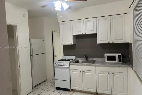 House in Hollywood, Florida 46.45 sq.m. № 1956584 - photo 2