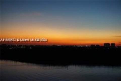 Condo in Sunny Isles Beach, Florida, 1 bedroom  № 1706303 - photo 4
