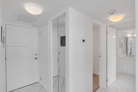 Condo in Sunny Isles Beach, Florida, 1 bedroom  № 1706303 - photo 18
