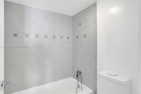 Condo in Sunny Isles Beach, Florida, 1 bedroom  № 1706303 - photo 21