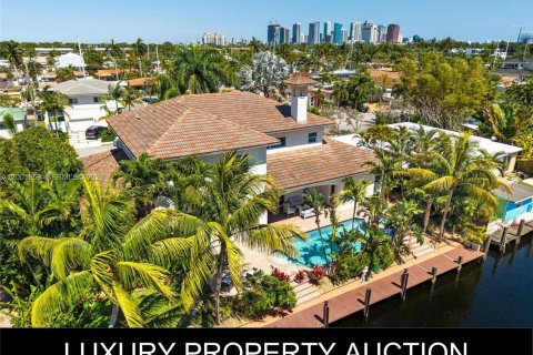 Casa en venta en Fort Lauderdale, Florida, 5 dormitorios, 388.05 m2 № 2066806 - foto 1