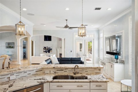 Casa en venta en Fort Lauderdale, Florida, 5 dormitorios, 388.05 m2 № 2066806 - foto 10