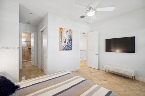 Casa en venta en Fort Lauderdale, Florida, 5 dormitorios, 388.05 m2 № 2066806 - foto 25