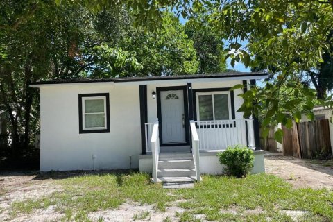 Casa en venta en Tampa, Florida, 2 dormitorios, 60.94 m2 № 2224547 - foto 2