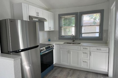 Casa en venta en Tampa, Florida, 2 dormitorios, 60.94 m2 № 2224547 - foto 6