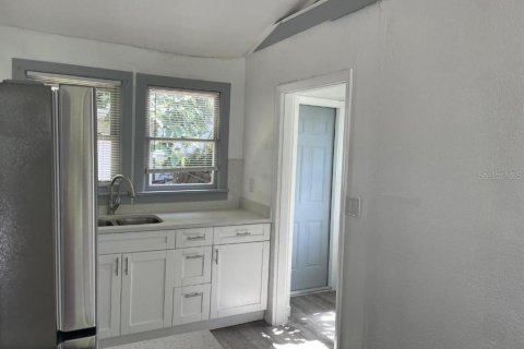 Casa en venta en Tampa, Florida, 2 dormitorios, 60.94 m2 № 2224547 - foto 5