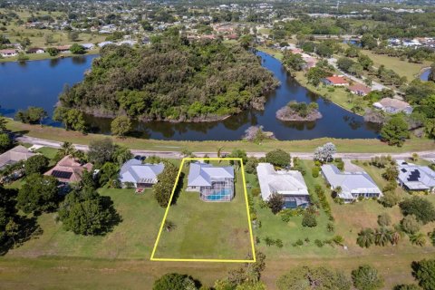 House in Port St. Lucie, Florida 3 bedrooms, 202.9 sq.m. № 2179595 - photo 30