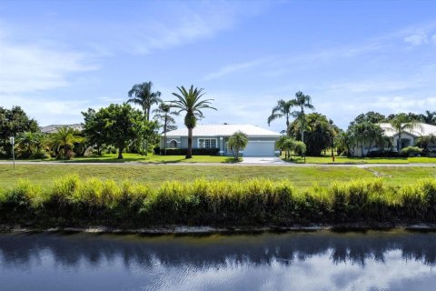 House in Port St. Lucie, Florida 3 bedrooms, 202.9 sq.m. № 2179595 - photo 3