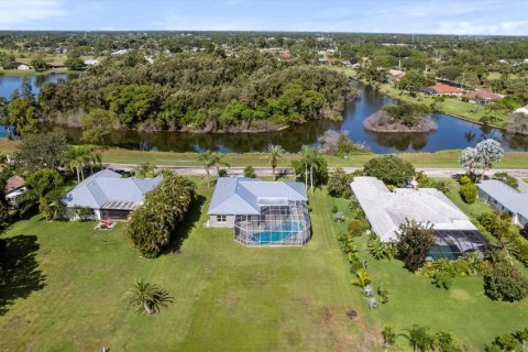 House in Port St. Lucie, Florida 3 bedrooms, 202.9 sq.m. № 2179595 - photo 29